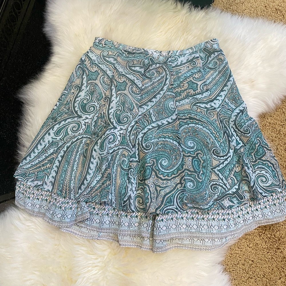 WHBM Skirt, Size 4 turquoise paisley, NWOT